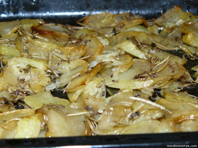 Patatas a lo pobre aliñadas al horno